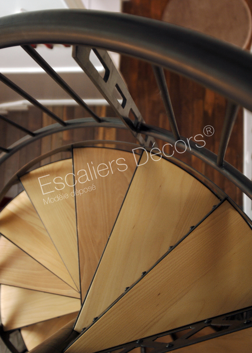 Photo DH36 - SPIR'DÉCO® San Francisco. Escalier d'intérieur en colimaçon au design industriel. Vue 2